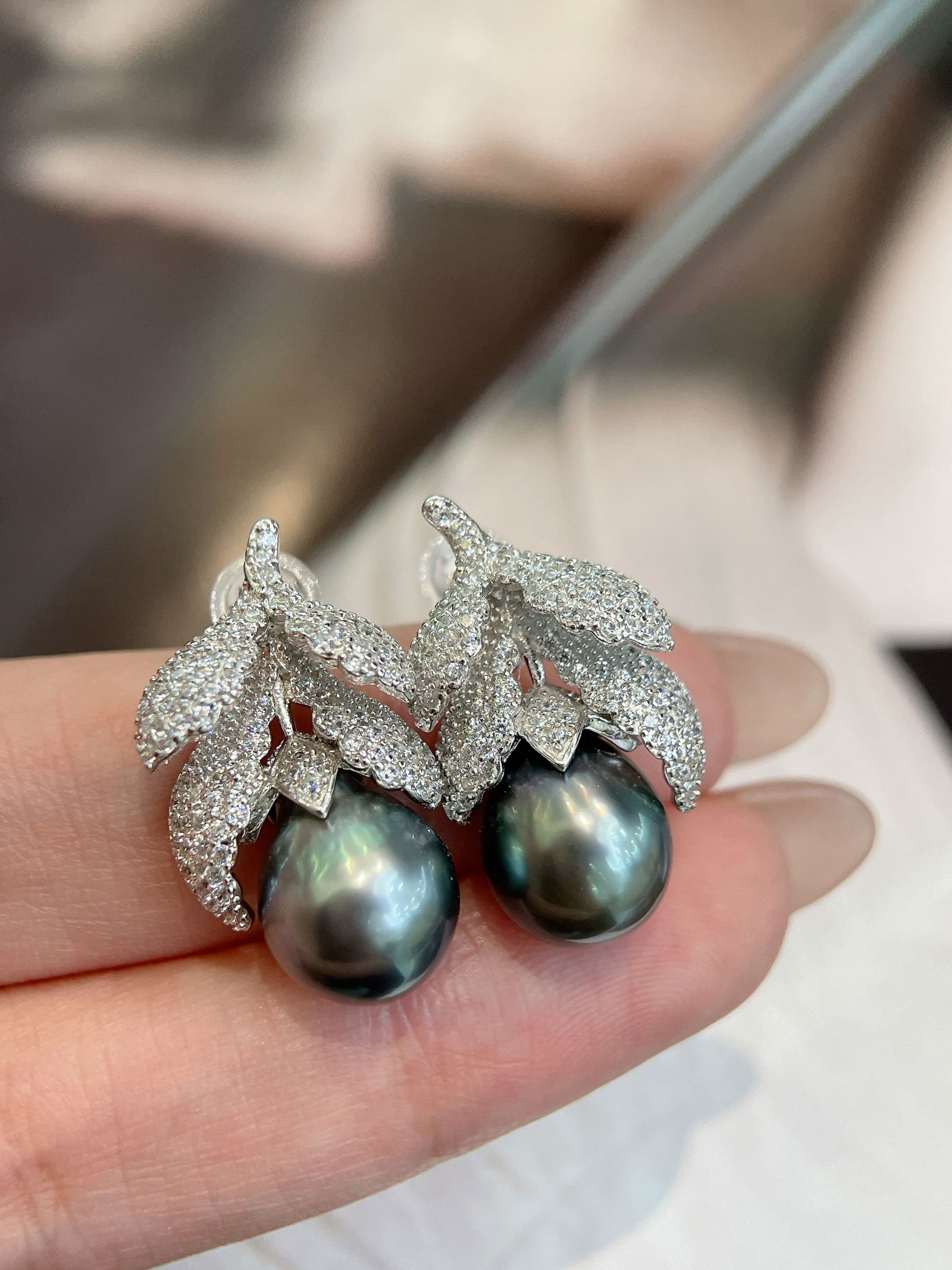 925 Silver Peacock Blue Leaf Earrings (1 of 2)