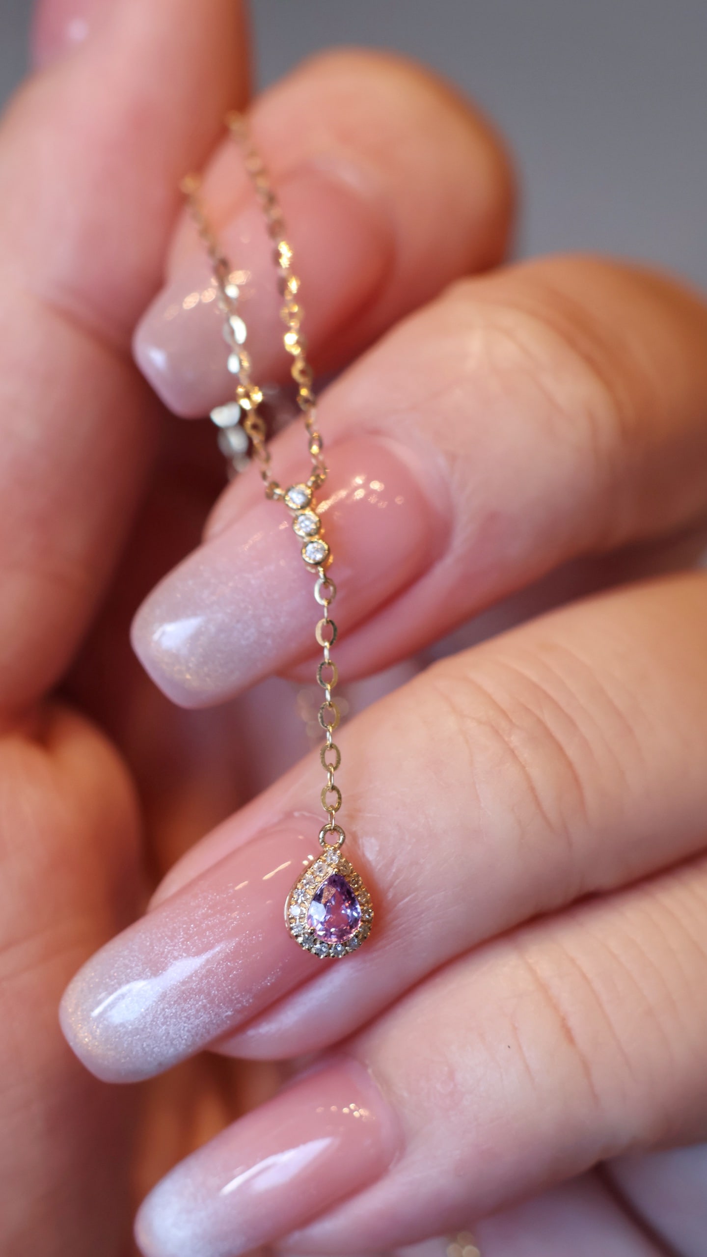 18K Gold Y Necklace with Blue Sapphire and Ruby: The 18K gold outlines the dynamic Y-shaped lines, with pear-shaped violet blue or red gemstones hanging around the neck, like leaping flames. The simple design hides delicate details, wearing out the