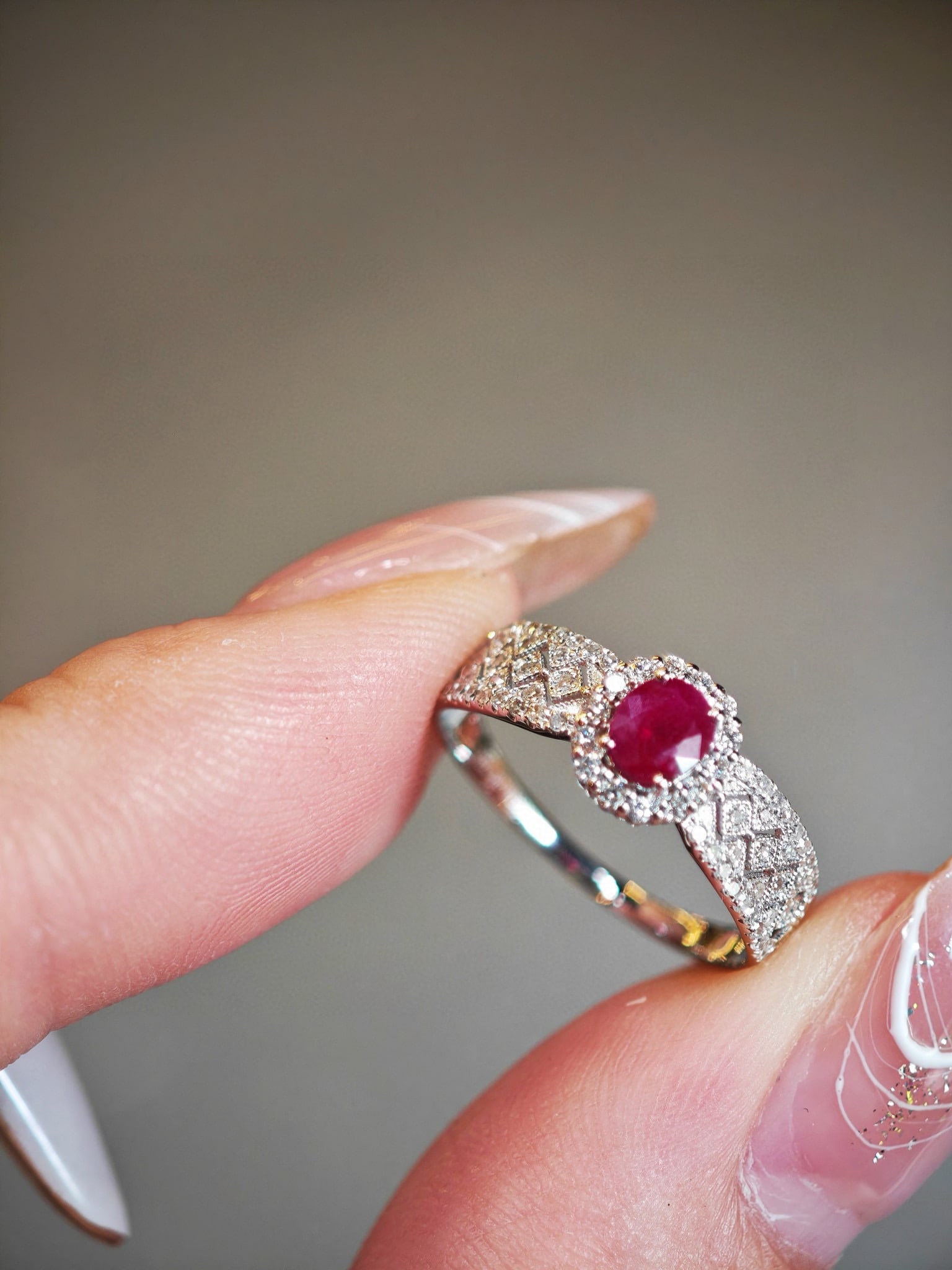 18k Ruby Full Diamond Lace Ring: An oval ruby center stone, elegantly encrusted with diamonds all around, designed in the style of French court lace, sparkling and radiant, creating a light luxury style. Freight: 1.International
