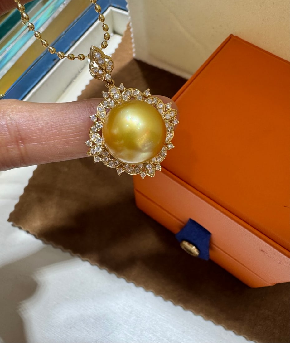 18k Diamond Philippine Gold Pearl Pendant: Diameter 14-15mm, near round and high luster, deep golden color, almost flawless. Does not include a chain. Freight: 1.International Freight: Foreign shipping charges are determined by destination.