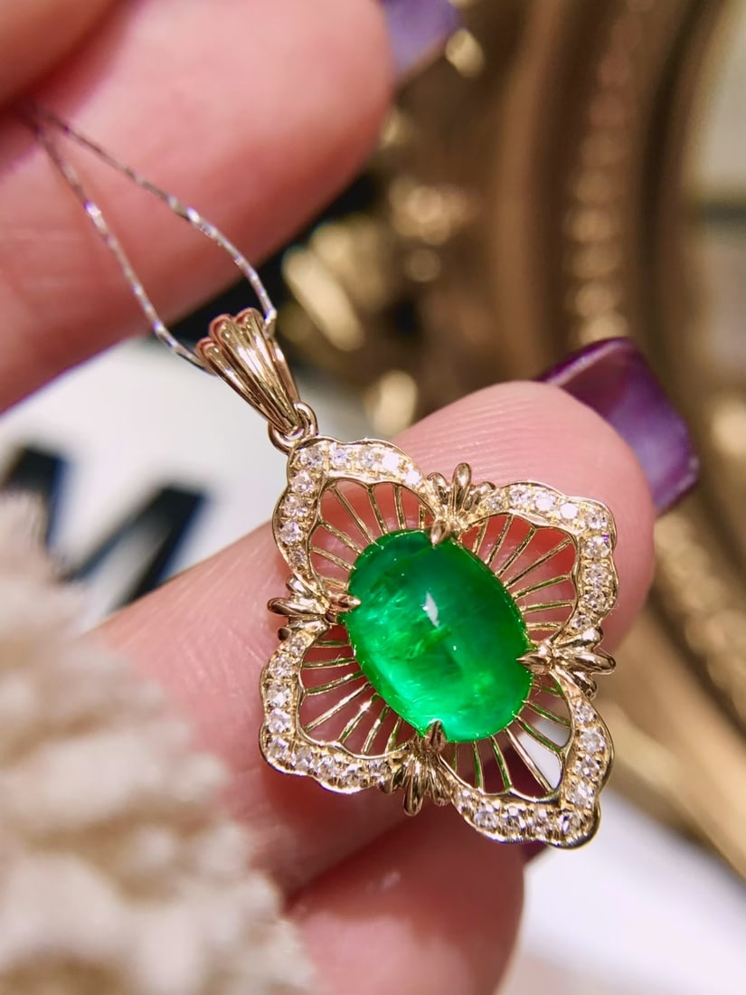 High Quality Emerald Pendant (1 of 4)