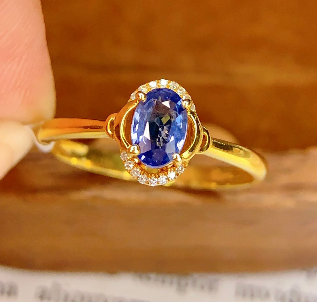 18k Natural Sapphire Ring (1 of 6)