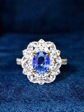 Sapphire Ring: This sapphire ring features a timeless design that exudes a fashionable and eternal style. The main stone is a 1.48-carat sapphire, with diamonds weighing 0.104 carats and white sapphires weighing