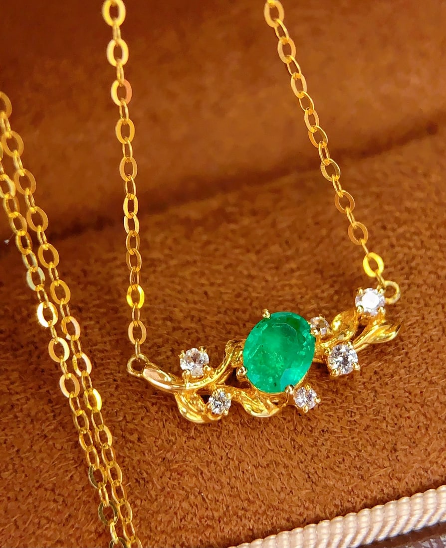 18k Natural Emerald Clavicle Chain (1 of 5)