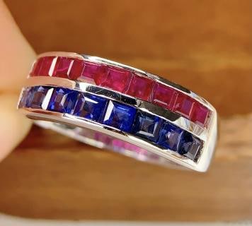 18k Natural Sapphire Ring: This is an 18k gold natural blue sapphire ring, with a total weight of 2.60 grams and a main stone weighing 2.51 carats, no diamonds. Freight: 1.International Freight: Foreign shipping charges are