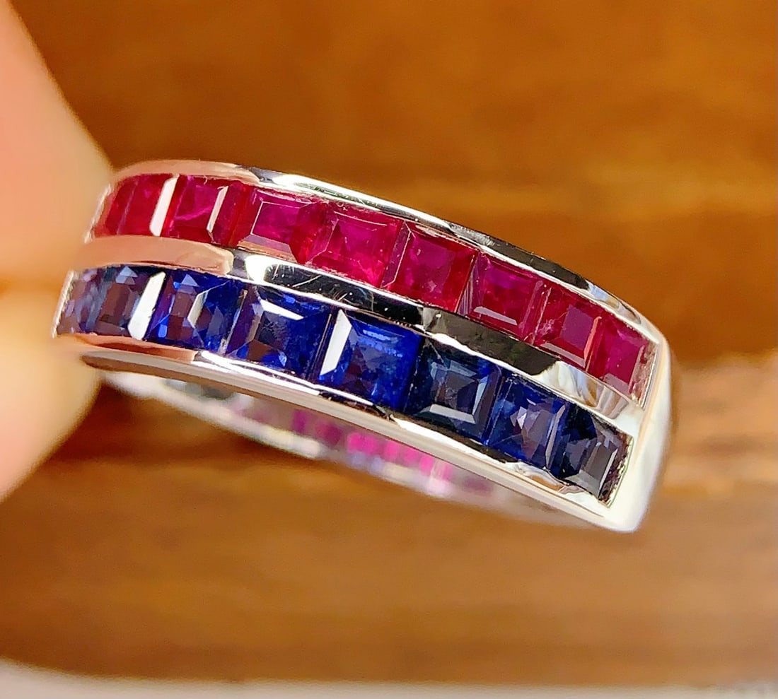 18k Natural Sapphire Ring: This is an 18k gold natural blue sapphire ring, with a total weight of 2.60 grams and a main stone weighing 2.51 carats, no diamonds. Freight: 1.International Freight: Foreign shipping charges are