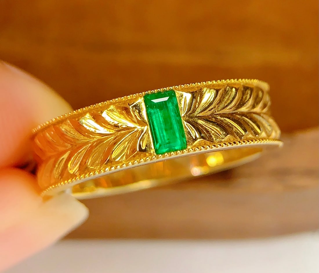 18k Natural Emerald Ring (1 of 6)