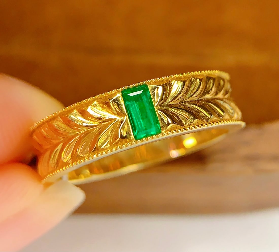 18k Natural Emerald Ring - 4