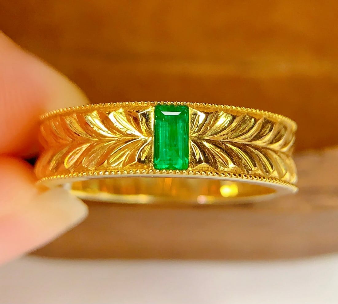 18k Natural Emerald Ring - 5