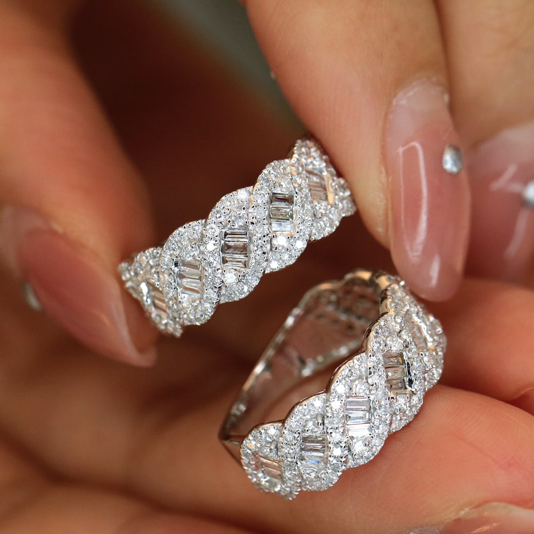 Diamond Twist Wave Diamond Ring: This diamond twist wave diamond ring features a nearly full circle of diamonds, with a diamond weight of. 1.1 carats.Quantity: 1. Freight: 1.International Freight: Foreign shipping charges are