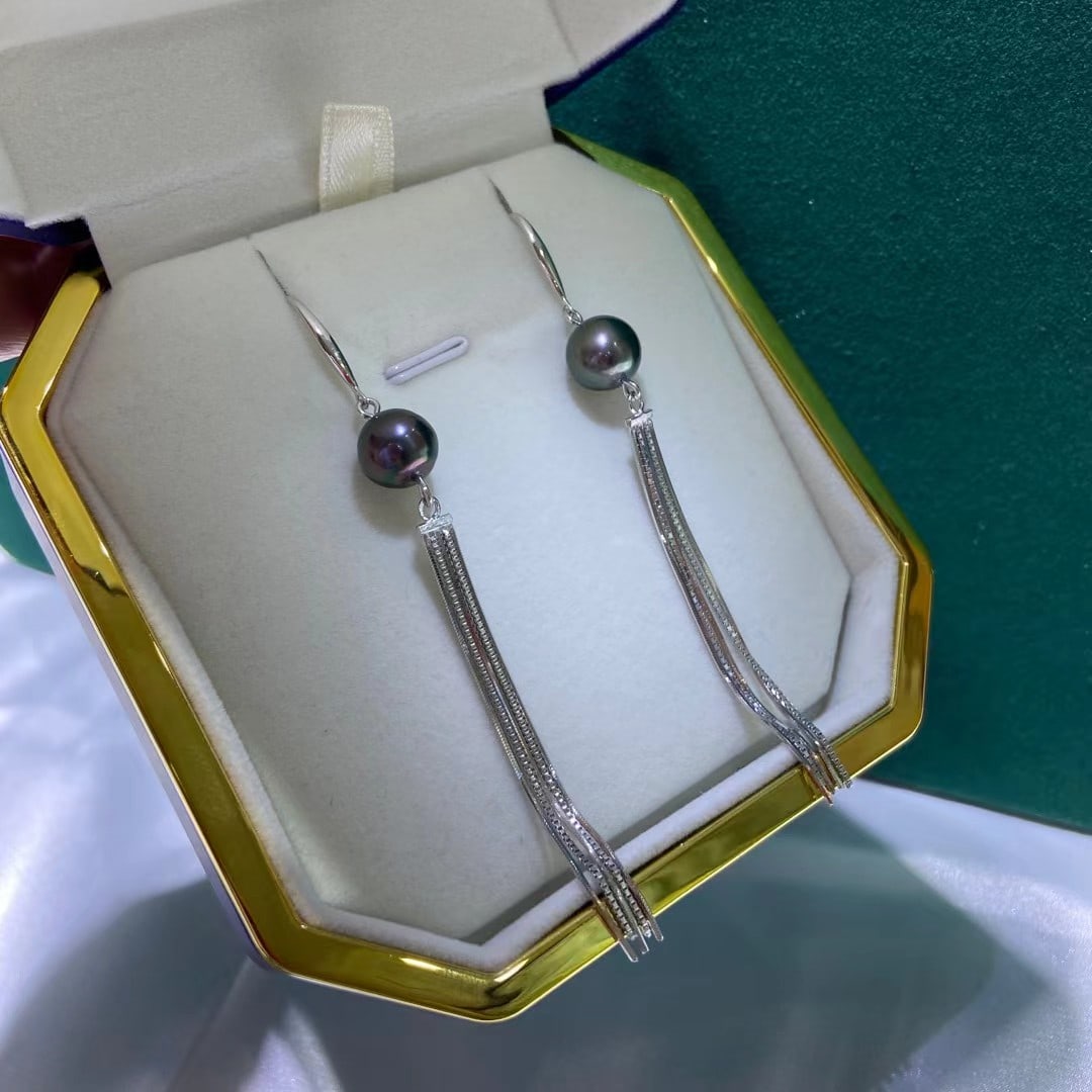 18k Gold Black Pearl Tassel Earrings: This black pearl tassel ear thread allows you to easily possess a sense of fashion. The 9-10mm Tahitian black pearls are each a unique piece of art, nearly round with minor flaws or slight ridges,