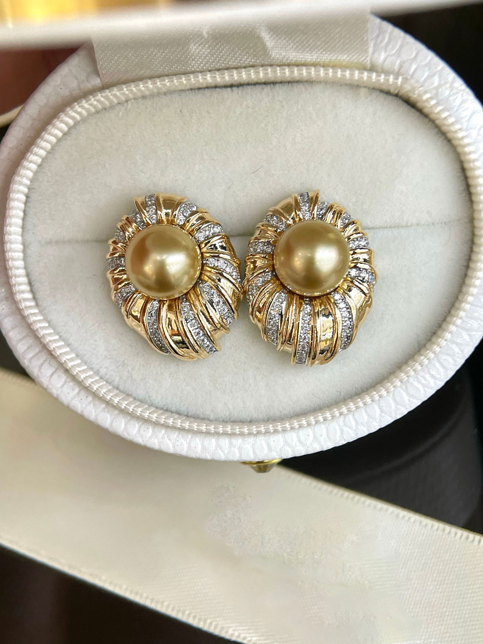 Silver Natural Gold Pearl Earrings: These earrings exude a royal elegance, with a vintage design reminiscent of royal luxury. The 9-10mm natural golden pearls in deep gold color showcase impeccable quality. The high-end pure silver desi