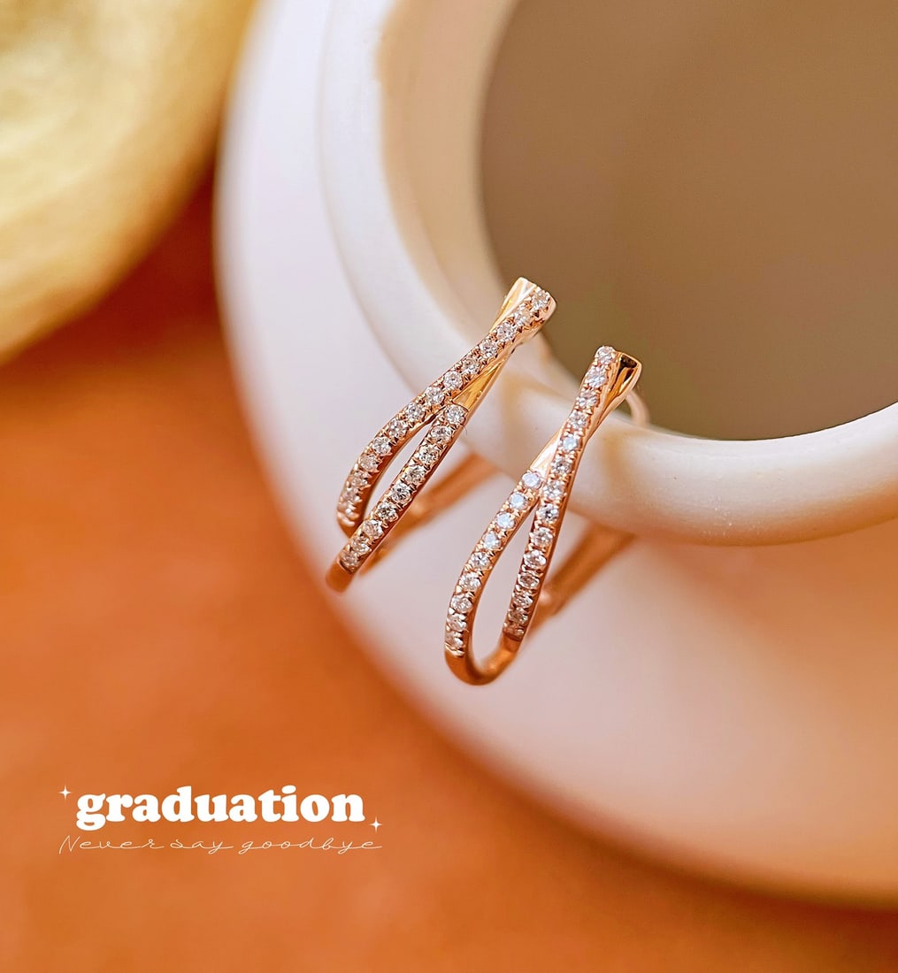 18k Diamond Cross Earrings: This 18k diamond criss-cross ear cuff is full of sophistication. With a double-layer criss-cross design, soft lines, and a fashionable minimalist style, it is perfect for those who appreciate