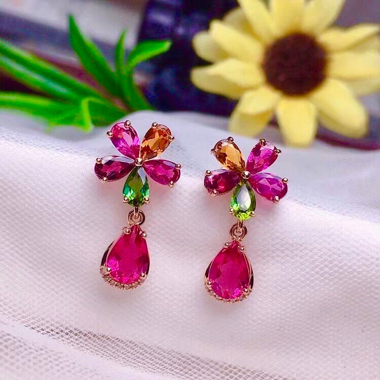 18k Gold Natural Tourmaline Earrings: This pair of 18k gold earrings is set with natural multicolored tourmalines, with each tourmaline carefully selected for its excellent color and clarity. The simple and elegant design makes the