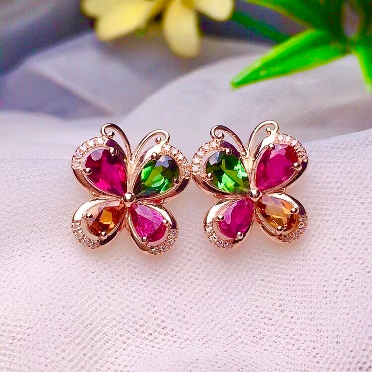 18k Gold Natural Tourmaline Clover Earrings: This exquisite 18k gold earring stud showcases the enchanting beauty of natural peridot, with each peridot carefully selected for its vibrant color and exceptional clarity. The design of the