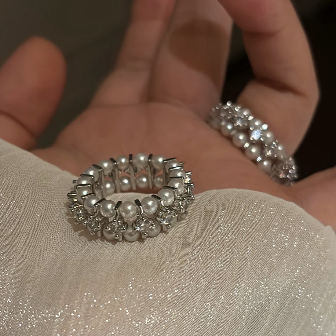 Zirconia Pearl Romantic Ring: This double-layer zircon pearl romantic ring showcases its elegant nature with the dual-layer design. The upper layer of zircons sparkles like crushed diamonds, while the lower layer features 3-4mm fr