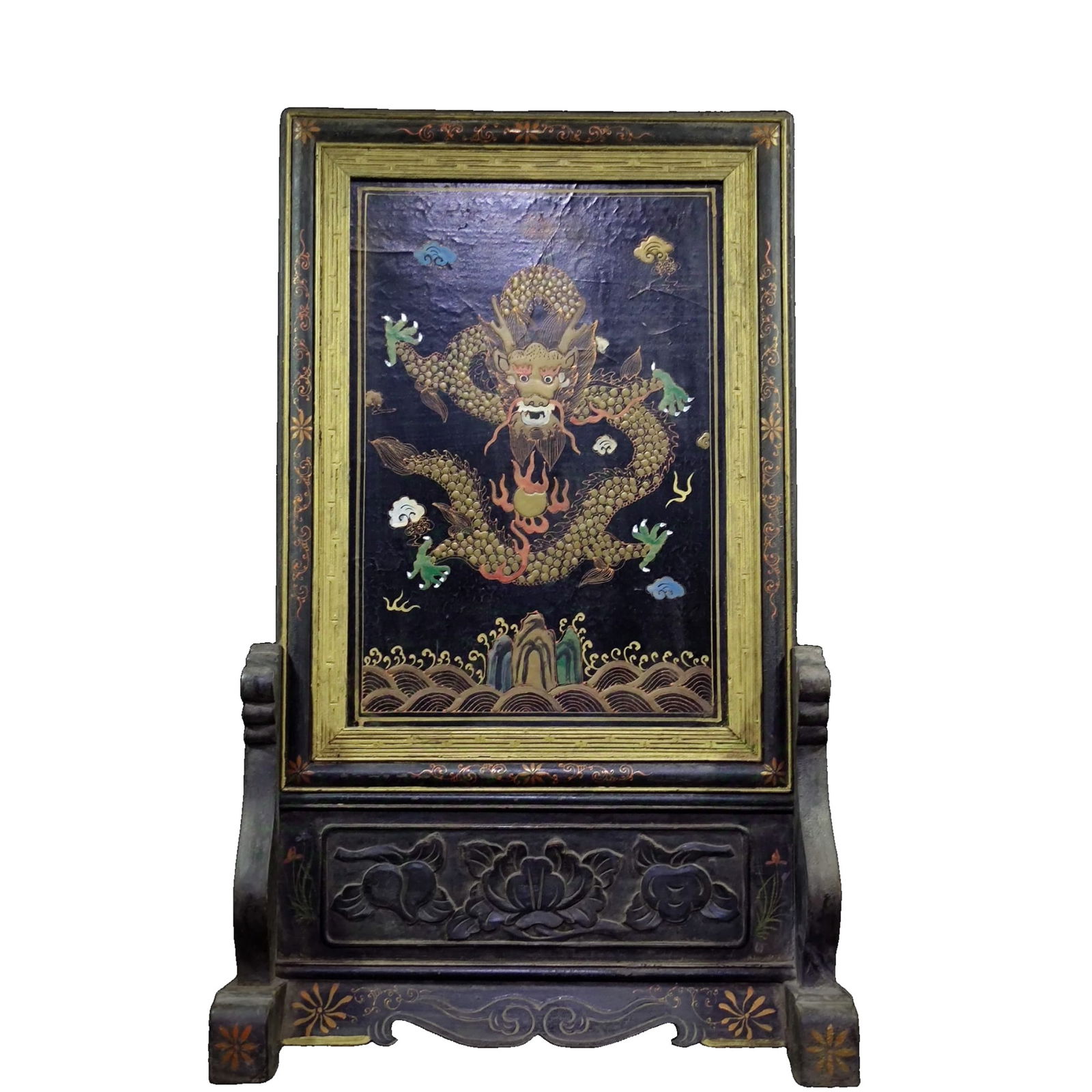 Qing Dynasty Lacquer Screen · Gold-painted Colorful Dragon Screen (1 of 10)