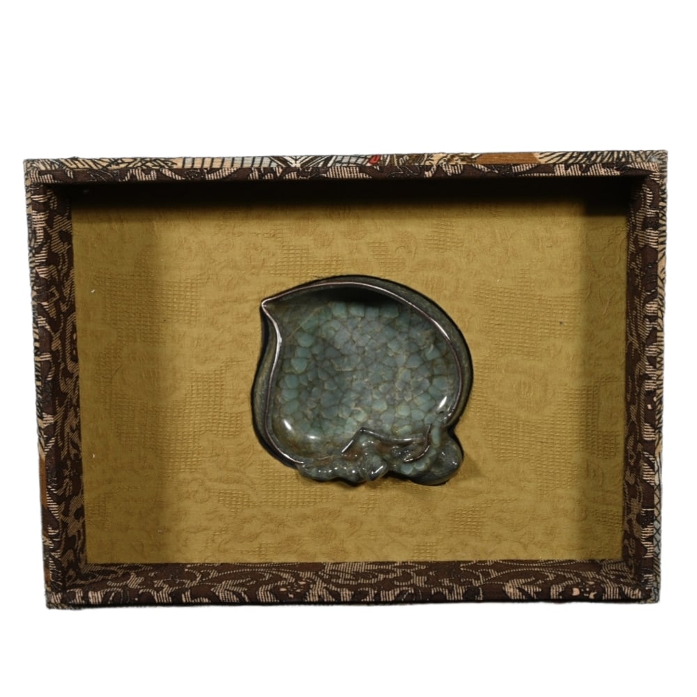 Song Dynasty Guan Kiln Crackle Glaze Peach Washer (1 of 11)