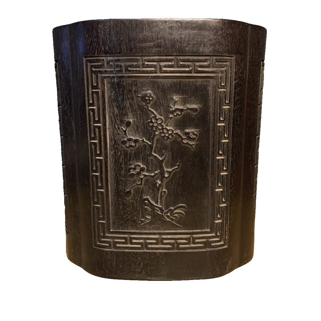Rosewood carved pen holder: Rosewood carved pen container with clear cow hair grain, height 19 centimeters, diameter 19 centimeters, weight 1975 grams Freight: 1.International Freight: Foreign shipping charges are determined by