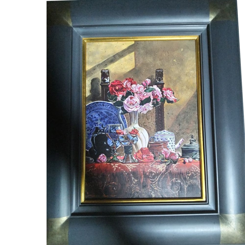 Aoki Toshio, oil painting, F4 camellias: Comes with a high-quality frame. The frame may be different from the original one.There are handwritings on top, and the painting is very exquisite. It is guaranteed to be authentic.The actual color m