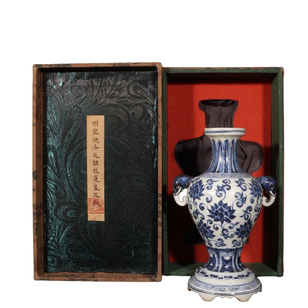 Old Collection Ming Xuande Blue and White Lotus Scroll Elephant Ear Vase: Ancient Collection Ming Xuande Blue and White Porcelain Vase with Elephant Ears Decorated with Auspicious Lotus DesignSize: Height 24 Diameter 15 Centimeters Freight: 1.International Freight: Foreign