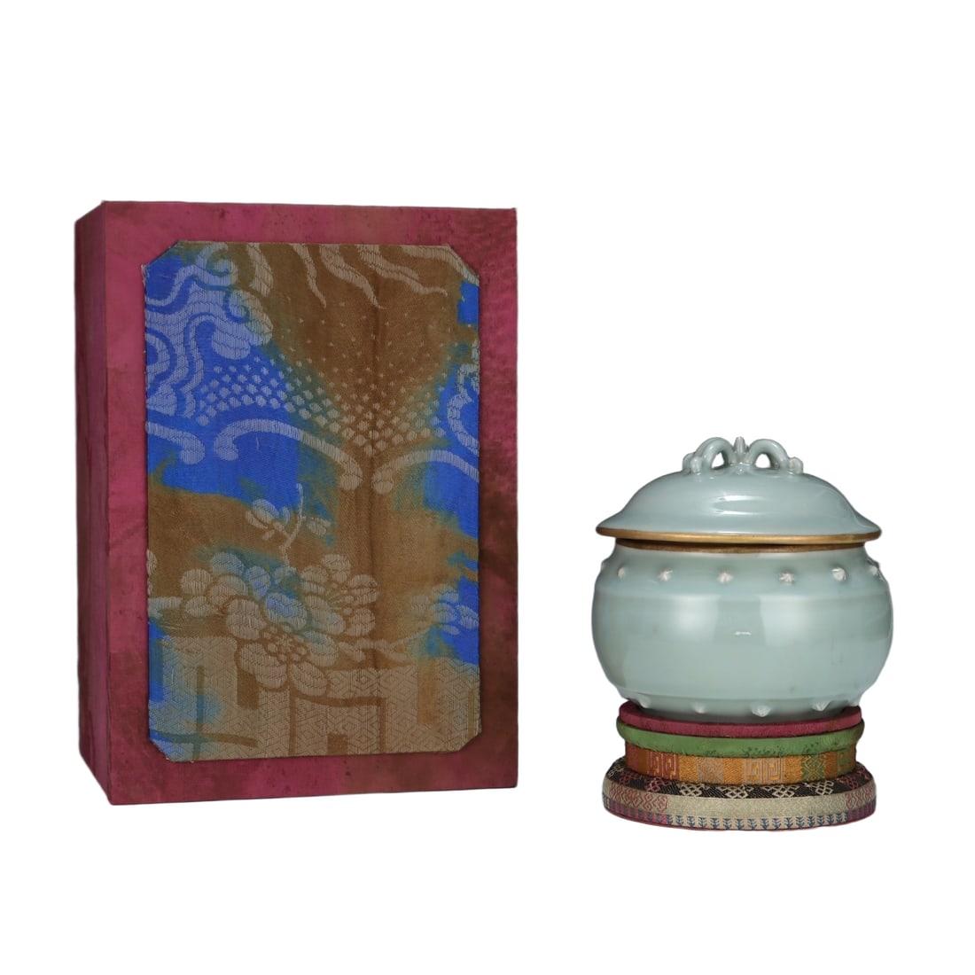 Old Collection of Song Dynasty Longquan Kiln Covered Jar (1 of 10)