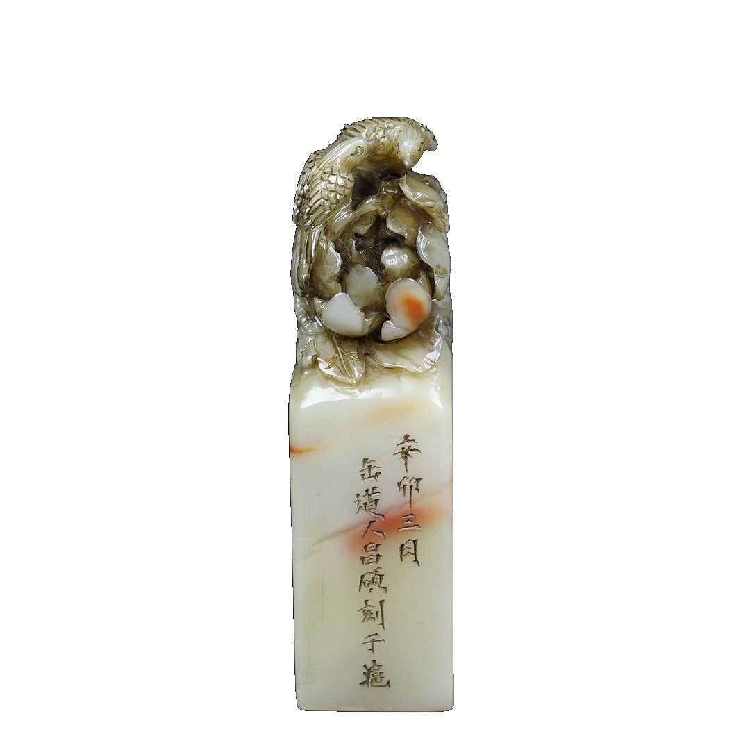 Old Collection Shoushan Hibiscus Crystal Frozen Stone Bird Language Flower Fragrance Seal: Old collection Shoushan hibiscus crystal jelly stone bird singing and blooming seal, length 3.2 cm width 3.2 cm height 11.3 cm, weight 222 grams Freight: 1.International Freight: Foreign shipping