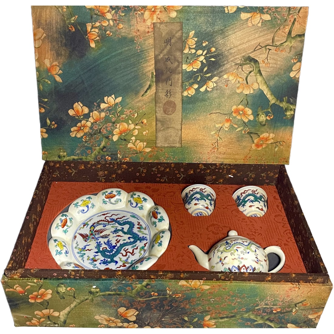 Ming Chenghua Thin Porcelain Doucai Dragon Tea Set: Ming Dynasty Chenghua thin-walled doucai dragon tea set, including a plate, a teapot, and cups. The plate measures 20.5×3.5 cm, the teapot measures 15×10 cm, and the cup measures 6.5×5.2 cm. This t