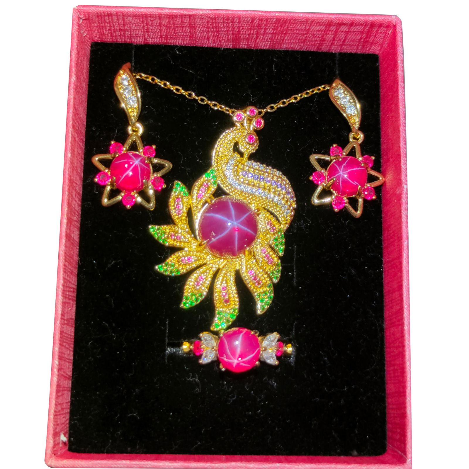 Silver Gilt Star Gem Jewelry Set: Four-piece set of silver gilt jewelry set with gemstones, sparkling and dazzling, with a hardness of ten. The diameter of the ring face is 1.2cm. Freight: 1.International Freight: Foreign shipping cha