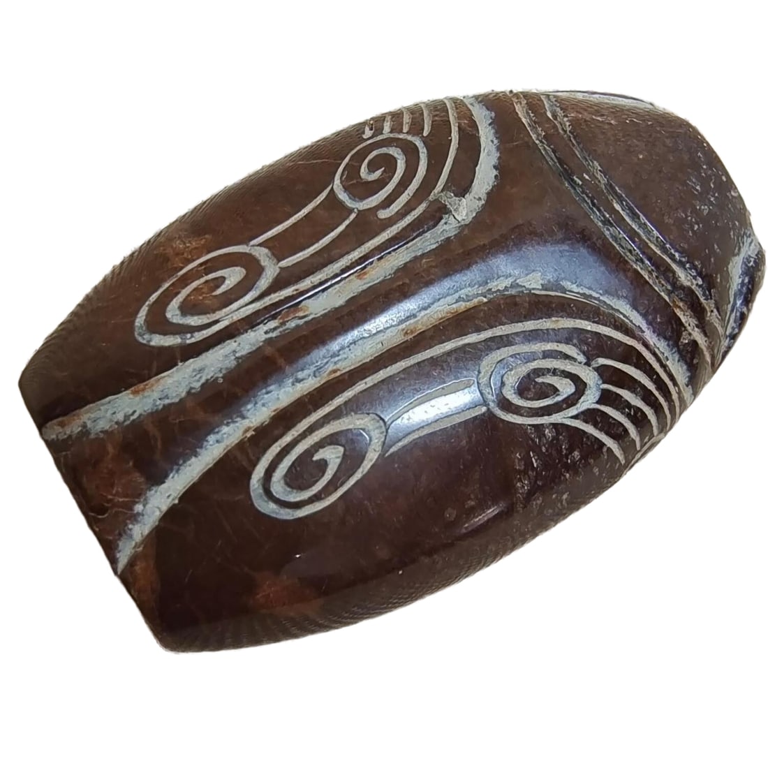 Liangzhu Culture Jade Cicada Pendant: The ancient Yu Liangzhu cultural pendant "Jade Cicada" has a simple and ancient design. In the eyes of ancient people, cicadas were considered sacred spiritual beings and held in high esteem. It measu