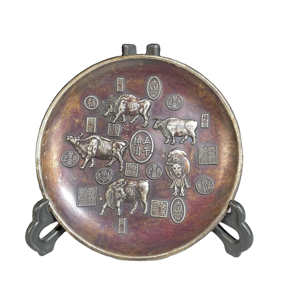 Silver-plated White Copper Tribute Plate: This white bronze silver-plated tribute plate presents a strong historical trace, with exquisite craftsmanship engraved on the surface patterns, showcasing the superb skills and aesthetics of ancient