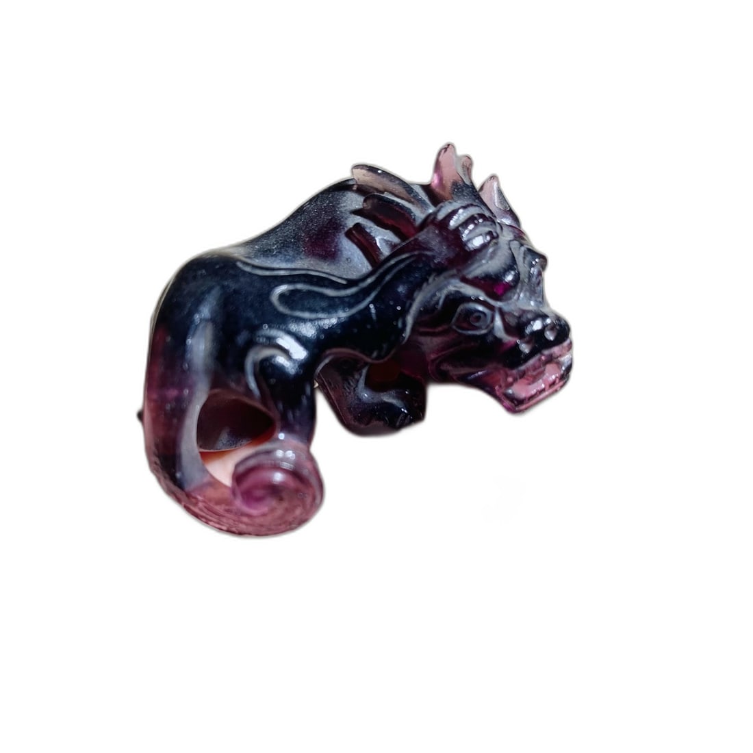 Old Glass Beast: This ancient glass auspicious beast embodies the exquisite glass craftsmanship of ancient China, with its elegant design and delicate workmanship perfectly combined, full of profound historical