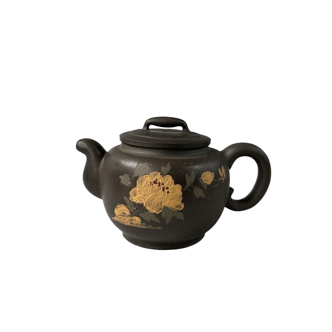 Exquisite Collection Purple Clay Teapot: Exquisite collectible purple clay teapot, round shape for tea brewing, with the seal of Zhou Guizhen at the base. Made of purple clay, with a capacity of 500cc, featuring a mesh design for the water o