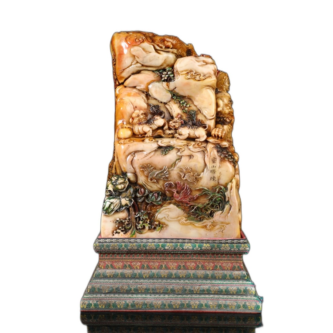 Shoushan Tianhuang Stone Yunshan Tengjing: Rare antique Shoushan stone with a Tianhuang vein, made of precious Shoushan Tianhuang stone. The stone is fine, smooth, rich in oil, and glossy. The craftsmanship is exquisite, with a sophisticated d