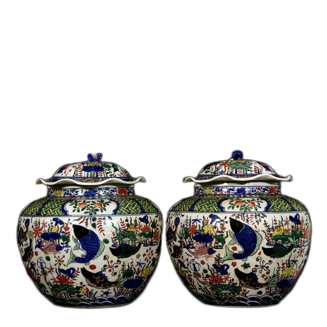 Ming Jiajing Wucai Fish and Algae Pattern Lotus Leaf Jar (1 of 9)