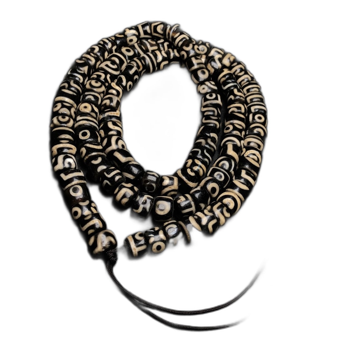 Old Dzi Beads Necklace: Tibetan Dzi bead pill Buddha bead necklace, approximately 12×9 millimeters in size, with a total of 108 beads. Dzi beads have been considered sacred and rare artifacts since ancient times, possessing