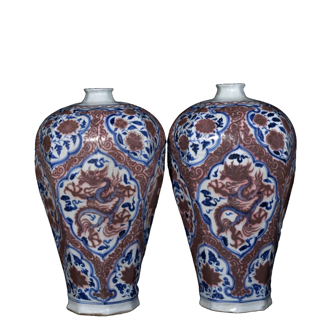 Yuan Dynasty Blue and White Red Glaze Dragon and Phoenix Vase: A pair of blue and white underglaze red dragon and phoenix pattern octagonal plum vases, with a dignified shape, bright glaze color, exquisite patterns, lifelike dragon and phoenix patterns, overall w