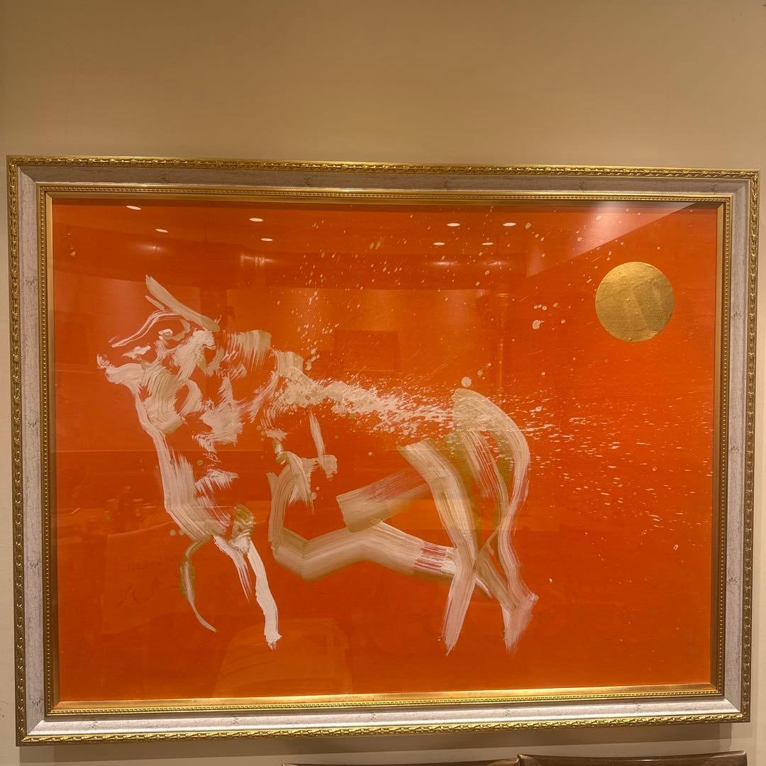 Abstract Painting: Orange Oil Painting: (Abstract Painting: Orange Oil Painting) This oil painting features a vibrant orange base, adorned with abstract white figures. The artwork is titled "Flying Bull" . It measures 110 cm in height and 1
