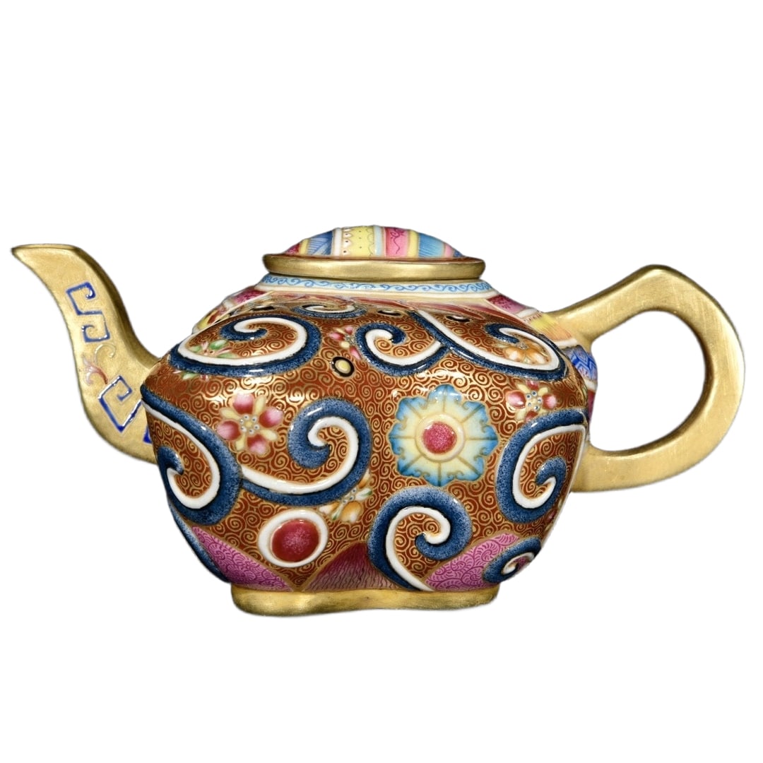 Qing Qianlong Enamel Butterfly Pot (1 of 10)