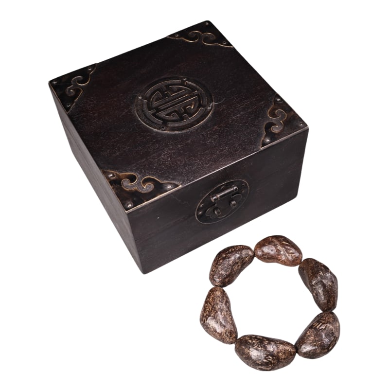 High-oil agarwood bracelet (1 of 14)