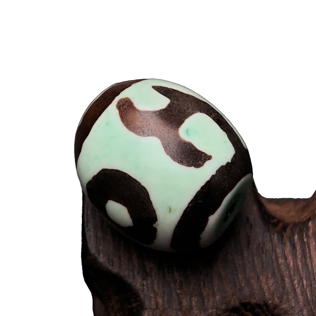 Old Material High Oil Patina Green Tara Dzi Bead: Old Material High-Oil Patina Green Tara Dzi Bead, dimensions approximately 23x21 mm, weight 15.2 grams. The Green Tara primarily protects women, blessing them with intelligence, beauty, and gentleness