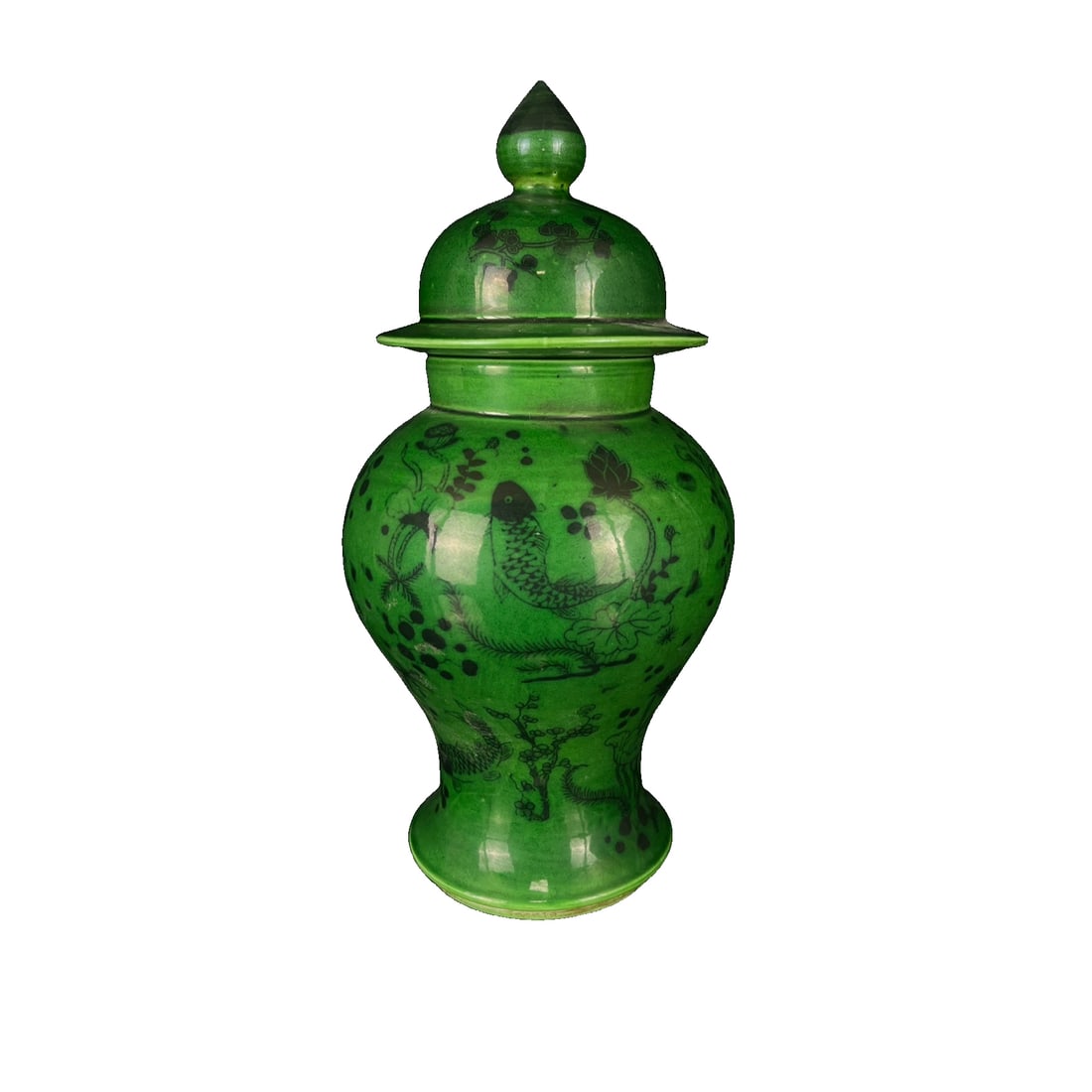 Qianlong Green Glaze Fish and Grass Pattern General Jar: Qianlong period green glazed fish and grass pattern decorated general jar, 27 cm in height, 13 cm in belly diameter. Freight: 1.International Freight: Foreign shipping charges are determined by destin