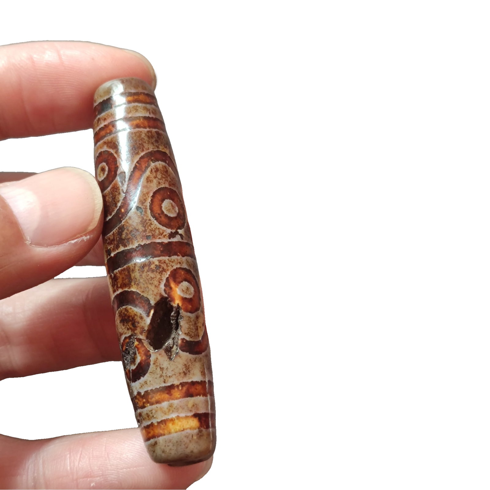 Old Eight-Eyed Dzi Bead: This old Tianzhu bead has eight eyes, with a length of 6.5 centimeters and a medicine-taking point. It exudes a unique ancient charm. The surface of the Tianzhu bead shows obvious weathering marks, gi