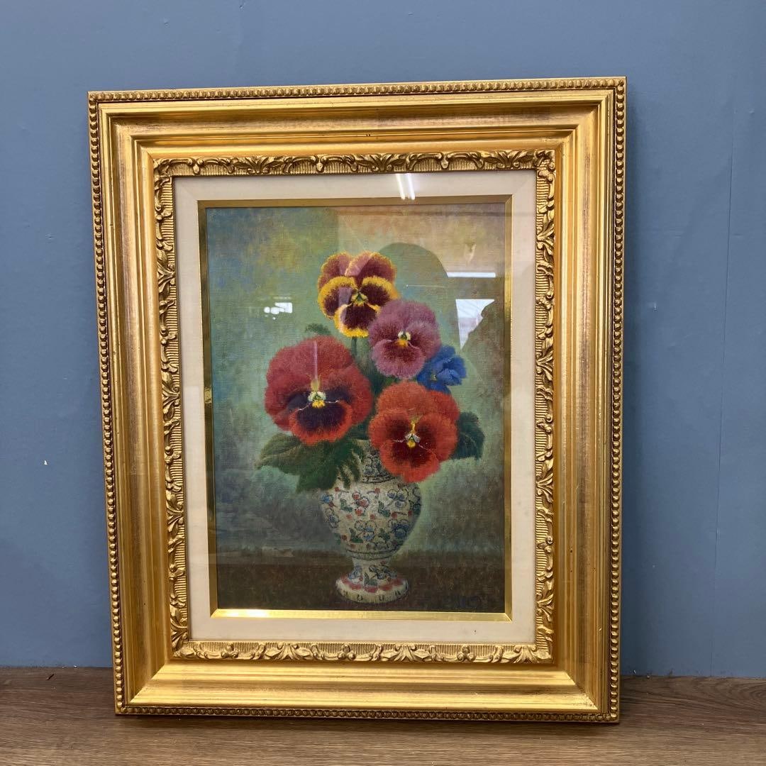 Pansies, Still Life, Oil Painting, Gilt Frame: Title: Pansies Still Life Oil Painting Description: We are pleased to present a vibrant and elegant still life oil painting featuring colorful pansies. The exquisite floral depiction harmonizes beauti