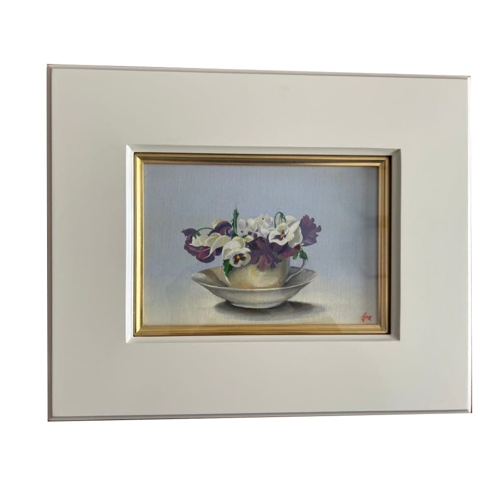 Kazuo Yokoyama Oil Painting of Flowers Small Size Japanese Style Pansy: Kazuo Yokoyama Floral Oil Painting, Small Size, Japanese Style - Pansy Accompanied by original packaging box, minor scratches present. Frame Dimensions: 31 x 38 x 4.5 cm Artwork Dimensions: 14.5 x 21.