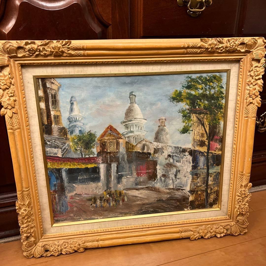 Landscape Oil Painting with Decorative Frame: Oil Painting of a Landscape with Decorative Frame This oil painting captures a chic Western street scene. Frame Dimensions: Approximately 52 cm (H) x 60 cm (W) x 6 cm (D) Canvas Dimensions: Approximat