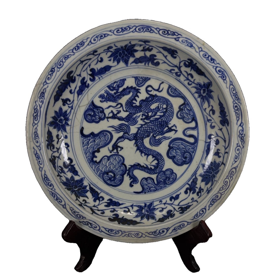 Yuan Dynasty Blue and White Dragon Pattern Plate: Yuan Dynasty blue and white dragon-patterned plate, exquisitely decorated, lifelike dragon pattern, rich and vibrant blue and white color, smooth and delicate glaze surface, overall well-preserved,