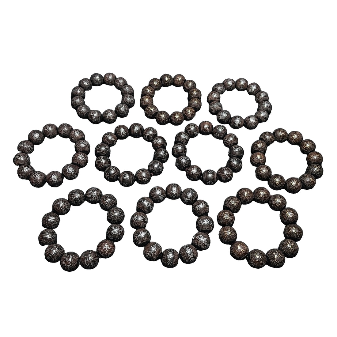 Aged agarwood bracelet with carved silk strands: Old Tibetan authentic agarwood bead bracelet, with a faint scent, sinks in water, details as shown in the picture, beads are 2.0 centimeters, weighs approximately 66 grams. Freight: 1.International Fr