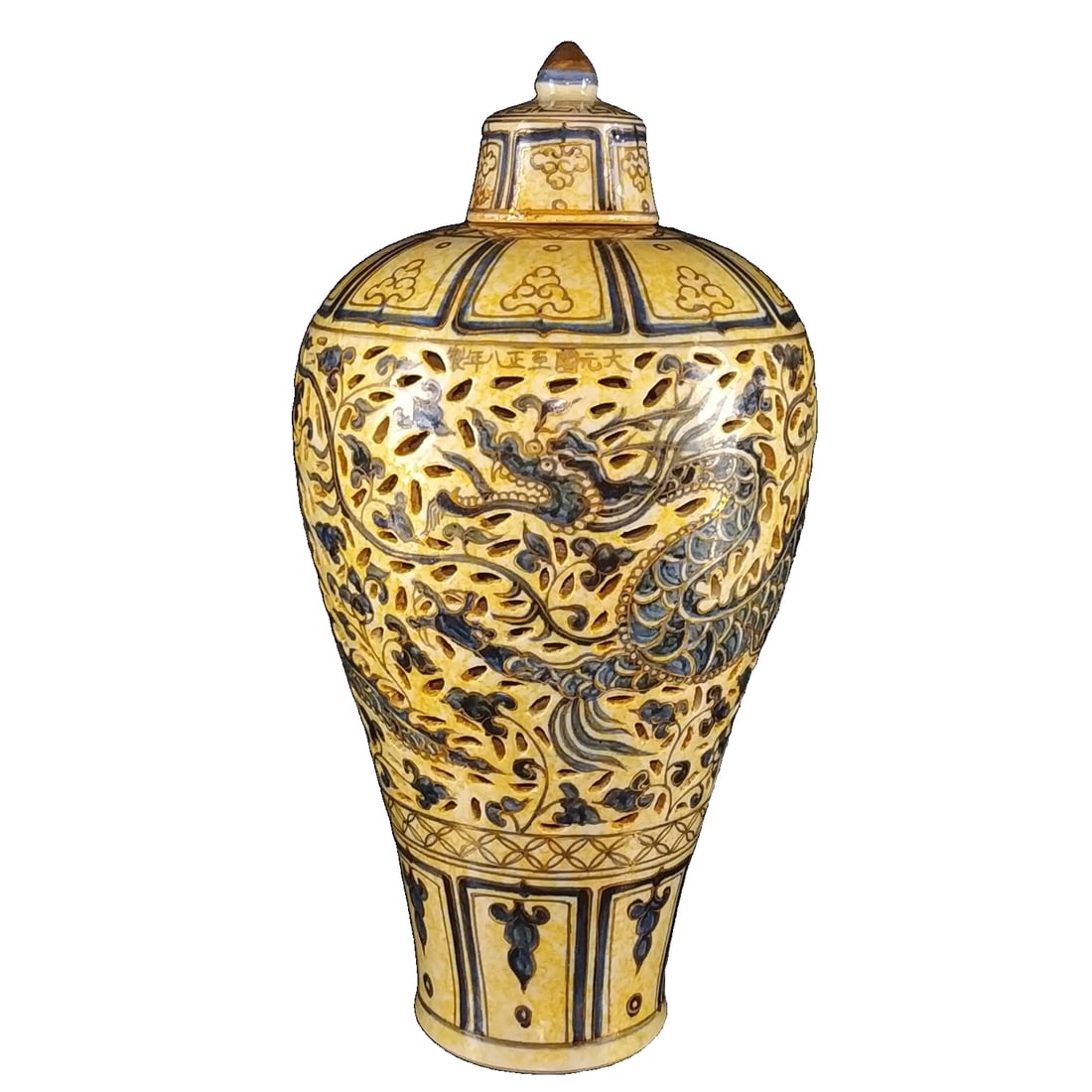 Blue and white hand-painted dragon pattern hollow-out gold-plated plum vase: Blue and white hand-painted dragon pattern hollow-out gold-plated plum vase, dimensions as shown in the picture. Freight: 1.International Freight: Foreign shipping charges are determined by destinatio
