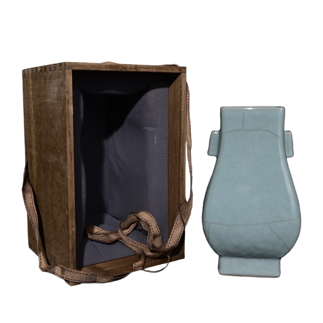 Song Dynasty Guan Kiln Double-Eared Vase: An ancient Song dynasty official kiln bottle with loop handles, measuring 22.8 centimeters in height and 12.5 centimeters in width, is a masterpiece of Song dynasty ceramic art. Its lustrous glaze col